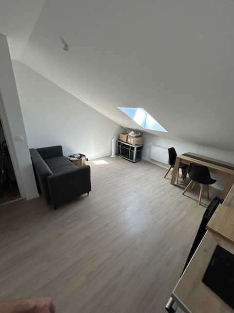 Studio 12 – grand studio meublé, coin nuit séparé à Bazeilles – photo 2