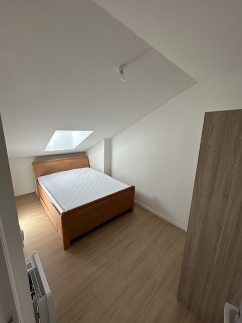 Studio 12 – grand studio meublé, coin nuit séparé à Bazeilles – photo 4